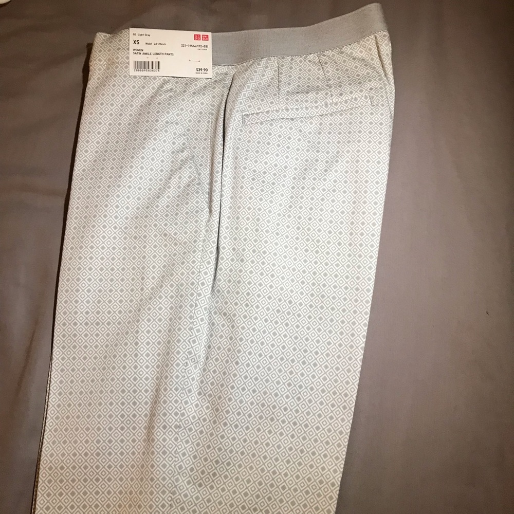 Uniqlo patterned elastic ankle pants. 24/25 waist.